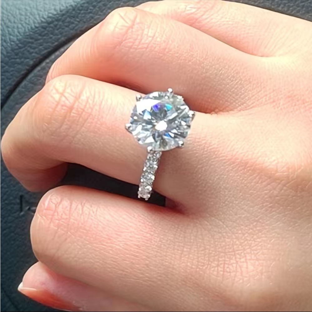 New Women’s 925 Silver Round Cut Diamond Ring - Picture 3 of 5
